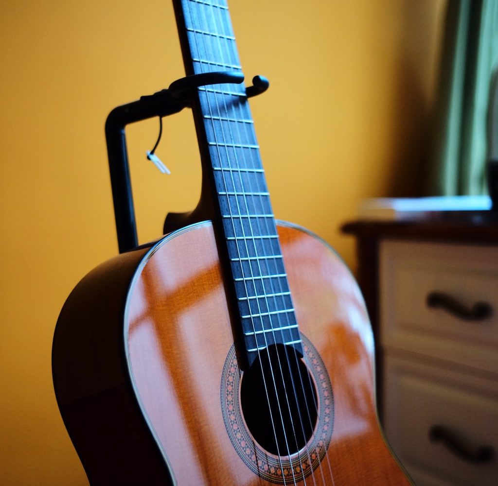 How To Use A Guitar Humidifier Classical Guitar Works